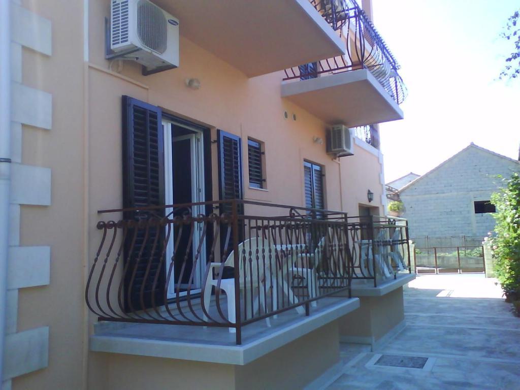 Rooms & Studio Villa Tatjana Supetar Kültér fotó